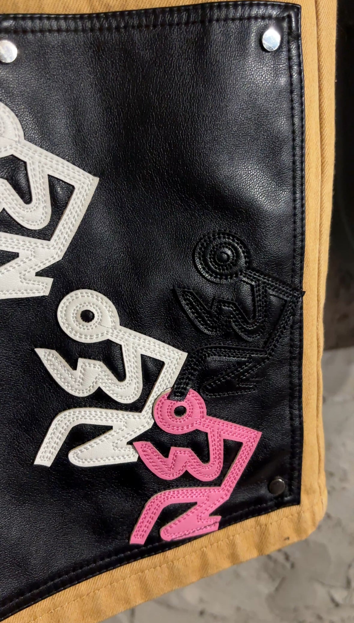 Kaki x Leather “RIGHTBERRY“ Denim shorts